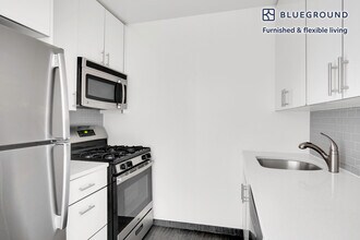 520 W 43rd St in New York, NY - Building Photo - Building Photo