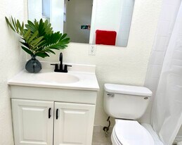 760 SE 2nd Ave, Unit E in Deerfield Beach, FL - Building Photo