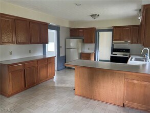 430 Prospect Ave N in Hartville, OH - Building Photo - Building Photo