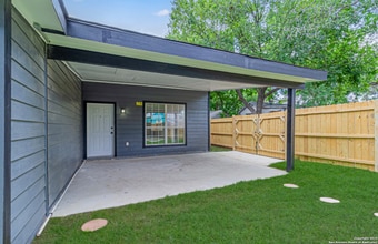 210 N San Jacinto St, Unit 2 in San Antonio, TX - Foto de edificio - Building Photo