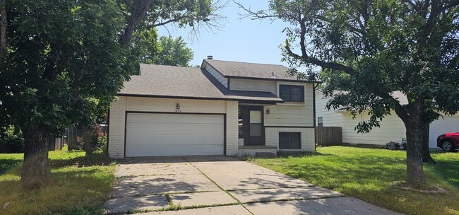property at 1630 S Red Oaks St