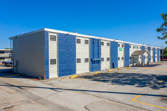 The Five Points at Texas Apartments in Texas City, TX - Building Photo - Building Photo