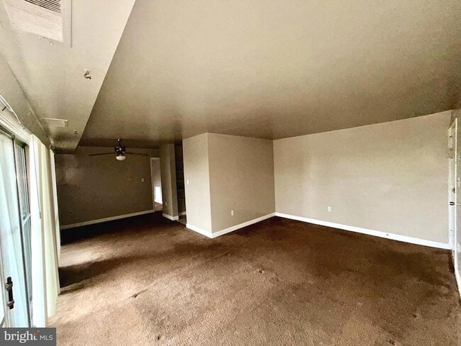 9282 Adelphi Rd, Unit 303 in Hyattsville, MD - Building Photo - Building Photo