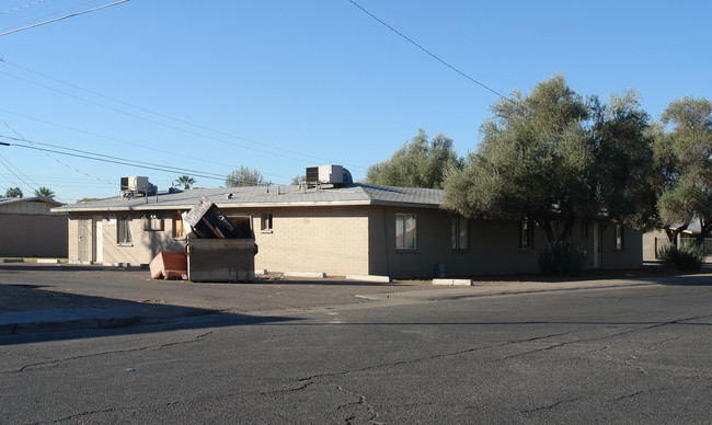 Glenwood Plaza Apartments in Glendale, AZ - Foto de edificio - Building Photo