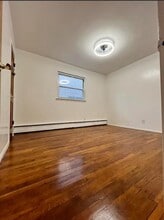 15 Meriam St in Hempstead, NY - Building Photo - Building Photo