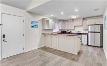 102 W Corral St in South Padre Island, TX - Building Photo - Building Photo