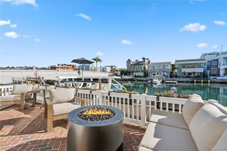 125 Grand Canal in Newport Beach, CA - Foto de edificio - Building Photo