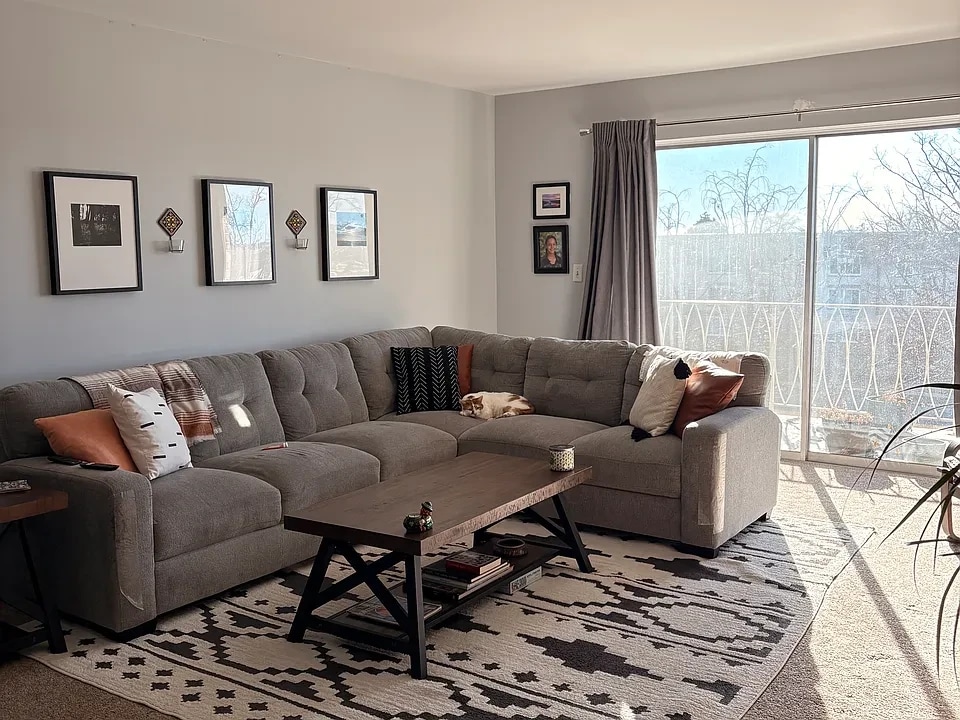 1301 S Finley Rd, Unit 403 in Lombard, IL - Foto de edificio