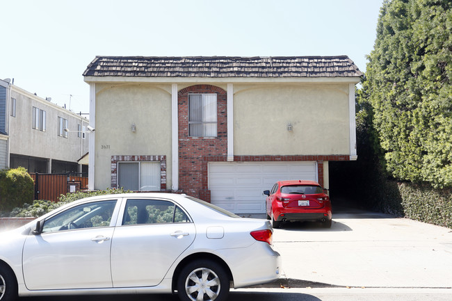 3685 Mentone Ave. in Los Angeles, CA - Foto de edificio - Building Photo