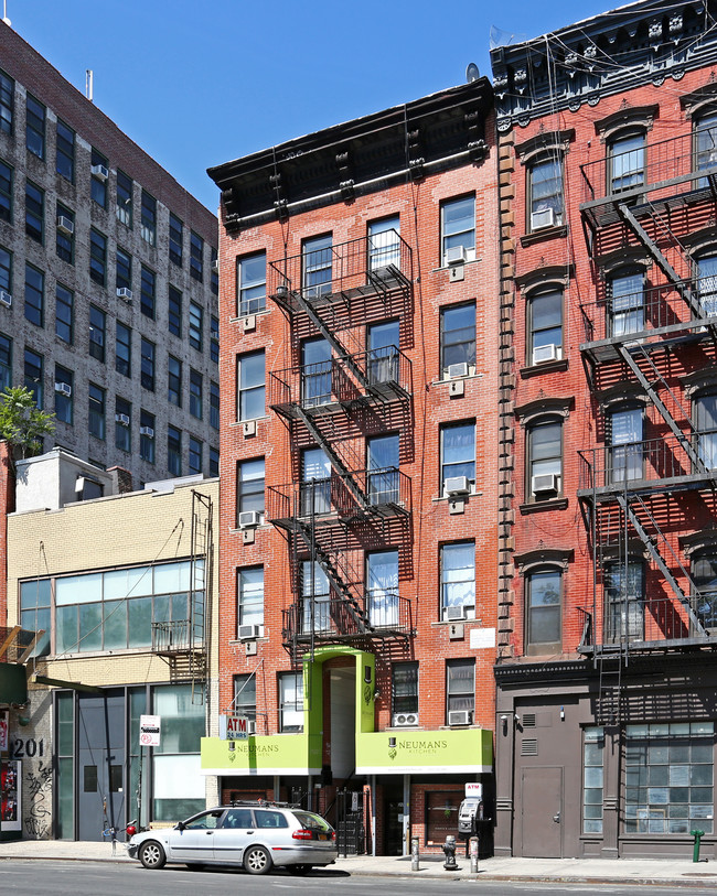 203 Chrystie Street in New York, NY - Building Photo - Building Photo