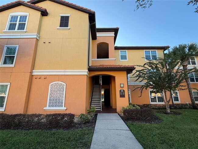 5463 Vineland Rd in Orlando, FL - Building Photo - Building Photo