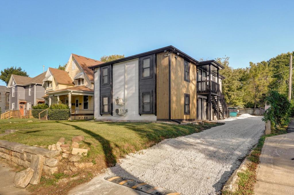 301 W State St in Springfield, MO - Building Photo