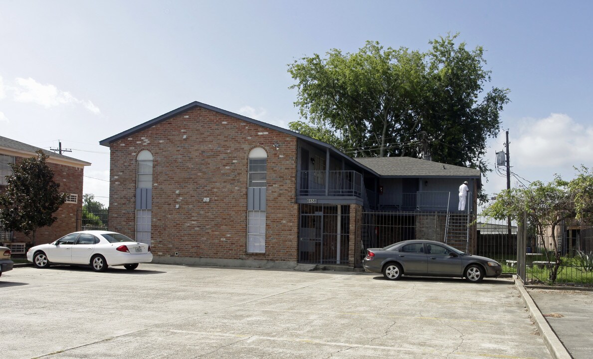 6658 Titian Ave in Baton Rouge, LA - Building Photo