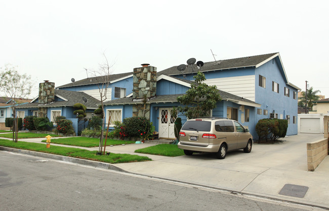 9540-9544 Olive St in Bellflower, CA - Building Photo - Building Photo