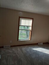 101-103 Sunset Ct in Jonesville, MI - Building Photo - Building Photo