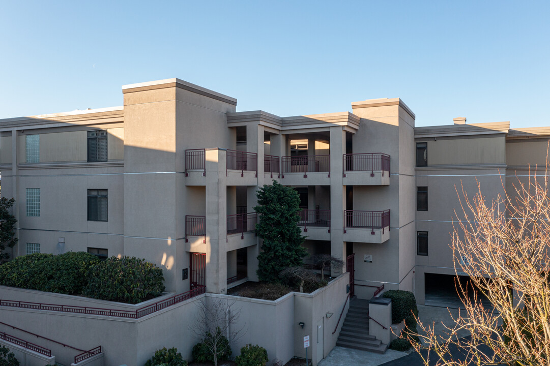 Shumway Condominiums in Kirkland, WA - Building Photo