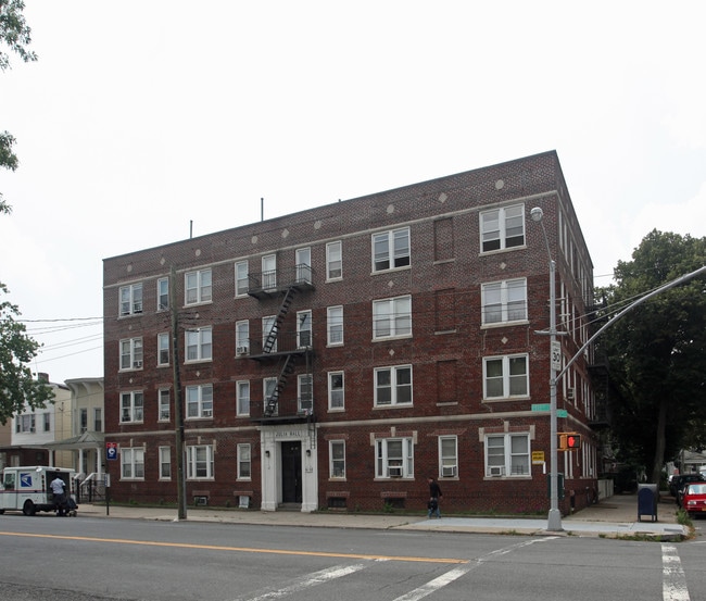 Julia Hall in Richmond Hill, NY - Foto de edificio - Building Photo