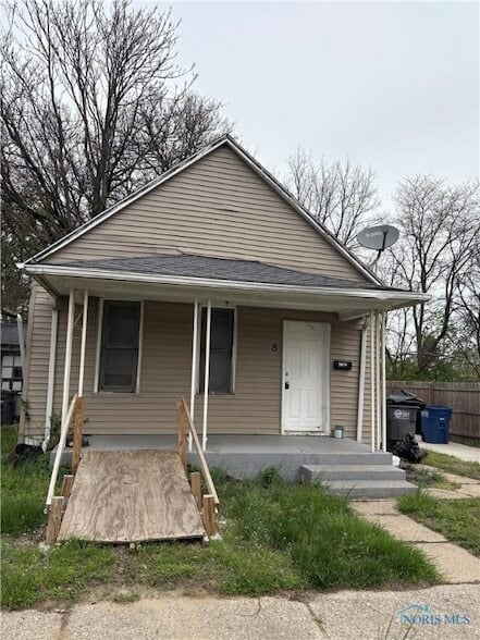 property at 1614 Pinewood Ave