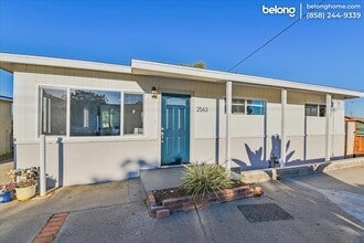 2563 Roseview Pl in San Diego, CA - Foto de edificio - Building Photo