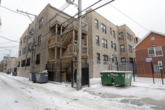 32 S Paxton in Chicago, IL - Foto de edificio - Building Photo