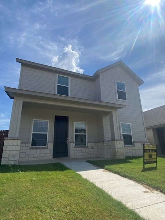 676 The Cottages in Godley, TX - Building Photo