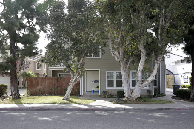 169 18th St in Costa Mesa, CA - Foto de edificio - Building Photo