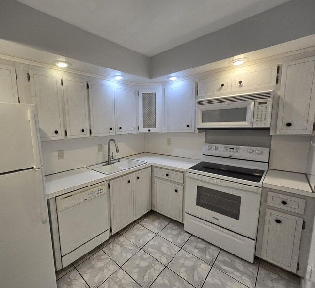 5840 NE 22nd Way in Fort Lauderdale, FL - Building Photo - Building Photo