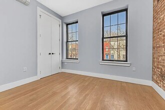 540 Bainbridge St., Unit 2L in Brooklyn, NY - Foto de edificio - Building Photo