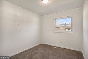 1647 Hylton Ave in Woodbridge, VA - Building Photo