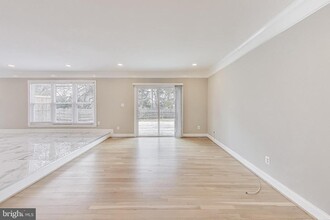 9235 Falls Chapel Way in Potomac, MD - Building Photo - Building Photo
