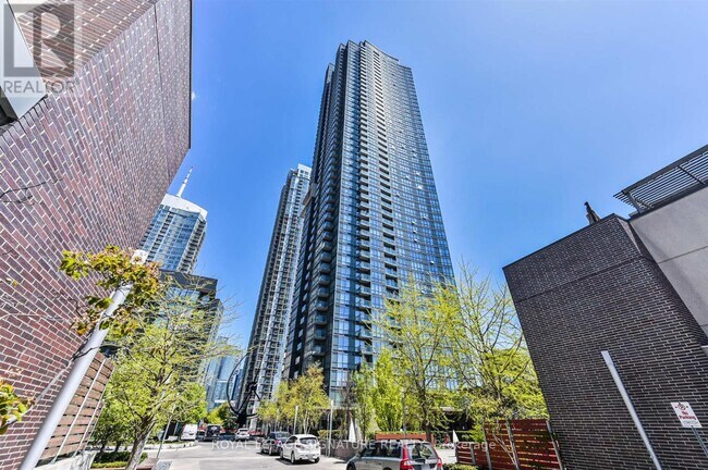 11 Brunel Ct in Toronto, ON - Building Photo - Building Photo