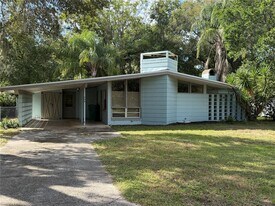 904 Hill St in Eustis, FL - Building Photo