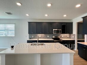 10701 New Morning Dr in Tampa, FL - Building Photo - Building Photo