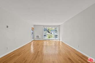4900 Overland Ave in Culver City, CA - Building Photo - Building Photo