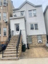 200 Hutton St in Jersey City, NJ - Building Photo - Building Photo