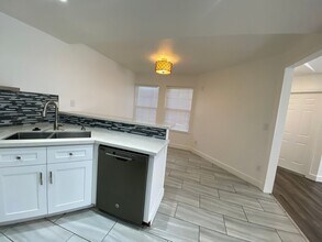 8044 Healy Ct in Sacramento, CA - Building Photo - Building Photo