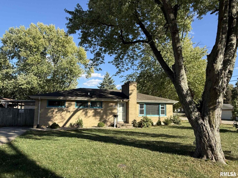 3250 S 1st St in Southern View, IL - Building Photo