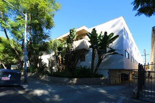 1226 N Fuller in West Hollywood, CA - Building Photo