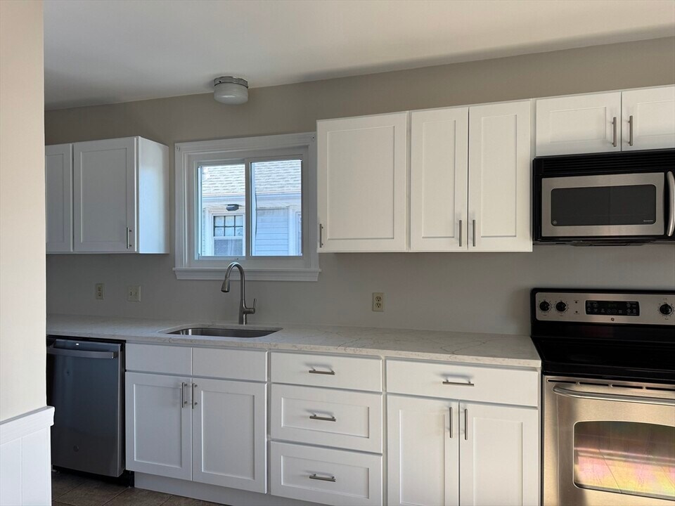 358 Eastern Ave in Lynn, MA - Building Photo