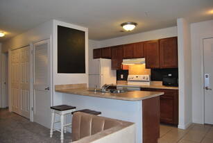 Pavilion Apartments in Manhattan, KS - Building Photo