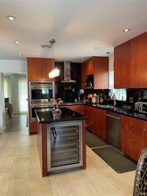 5232 Piping Rock Ln in Houston, TX - Foto de edificio - Building Photo