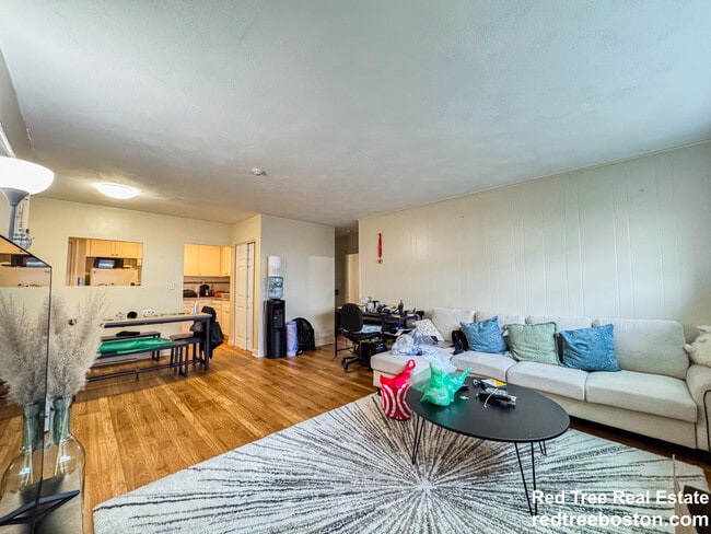 11 Hodges Ave, Unit 4