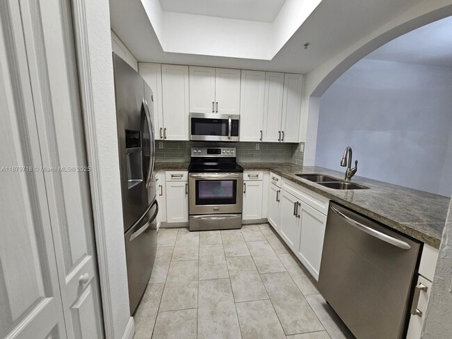 8826 W Flagler St in Miami, FL - Foto de edificio - Building Photo