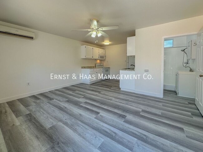 1039 E Ridgewood St in Long Beach, CA - Building Photo - Building Photo