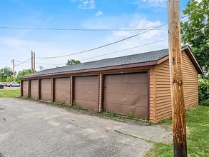 245 Clymer Rd in Hiawatha, IA - Building Photo - Building Photo