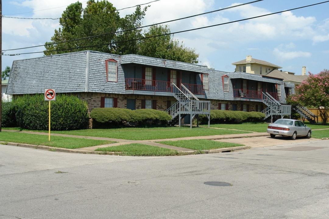 The Oaks at McFaddin in Beaumont, TX - Building Photo