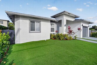 655 NW 24th Ave in Fort Lauderdale, FL - Building Photo - Building Photo