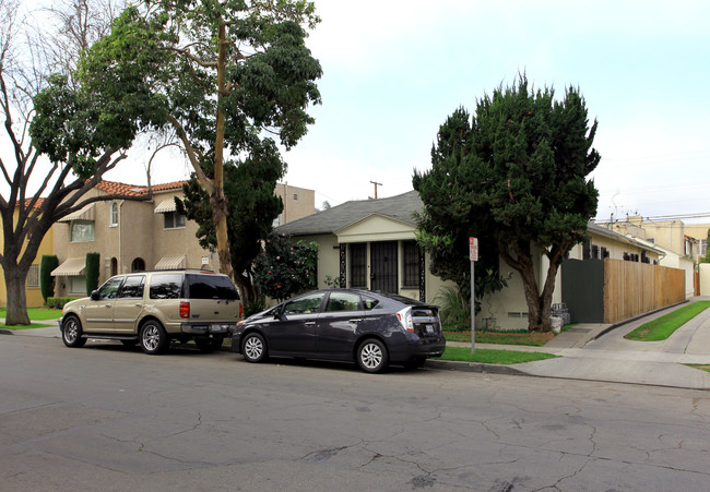 2425-2429 Cedar Ave in Long Beach, CA - Building Photo - Building Photo