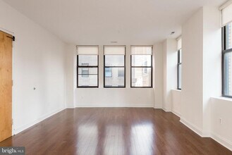 220 S 16th St in Philadelphia, PA - Building Photo - Building Photo