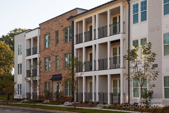 19020 Potts Pk Ln, Unit A2M2 in Davidson, NC - Foto de edificio - Building Photo